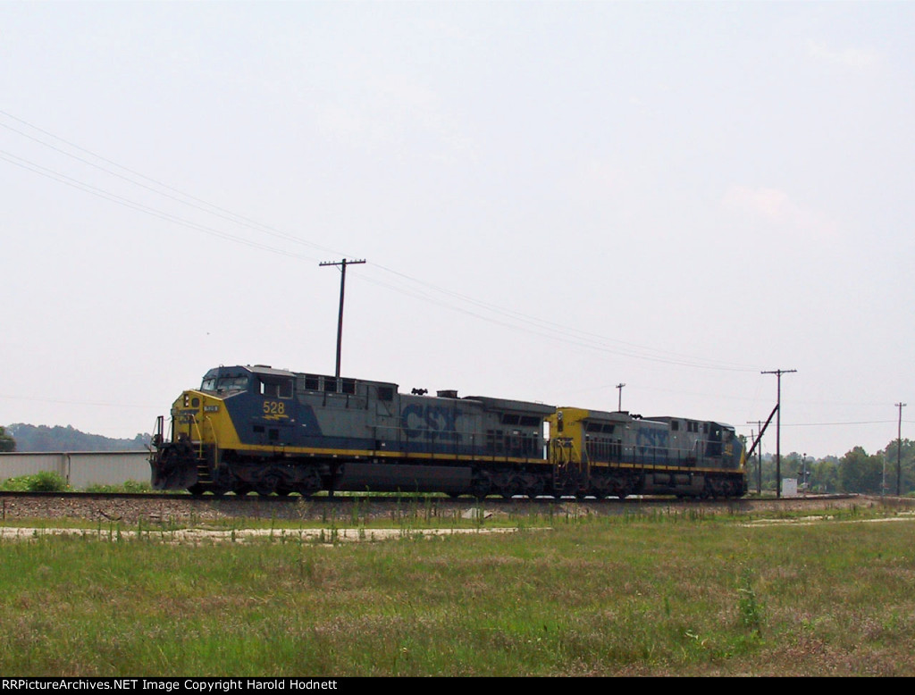 CSX 432 & 528 head out of the yard on a light power move